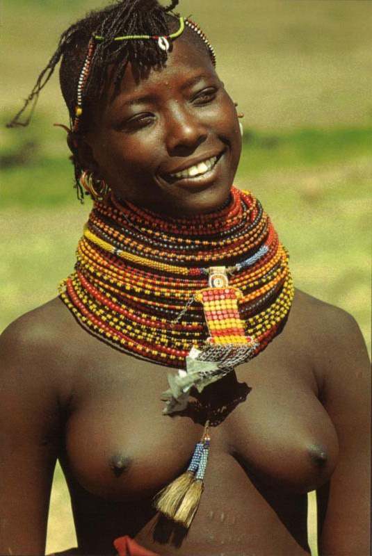 голая грудь туземки африканки