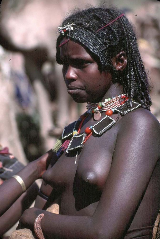 бронзовая девушка из африки